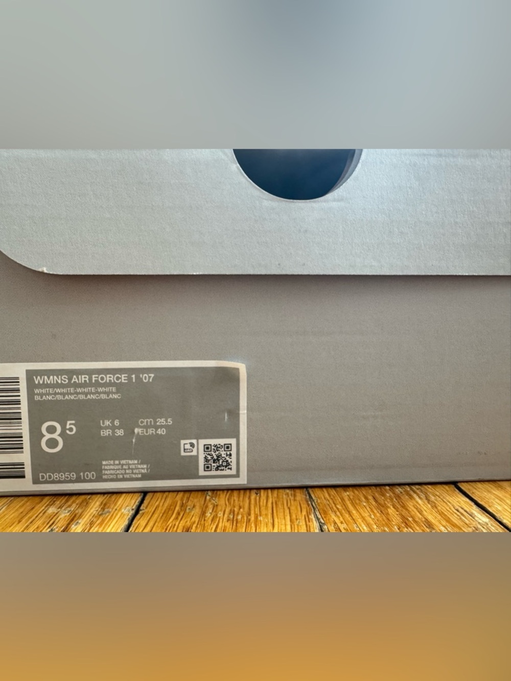 Worn Once! Woman 8.5 Nike AIR Force 1-  WORN ONCE - Picture 3 of 11
